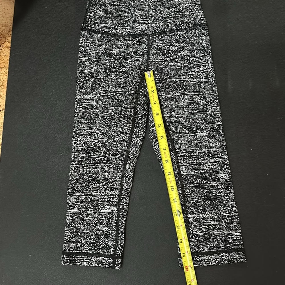 Lululemon Wunder Under Capris Size 2 - Picture 4 of 9
